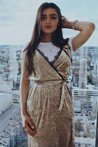 Стиль зумеров и тиктокеров: как одевается Дина Саева