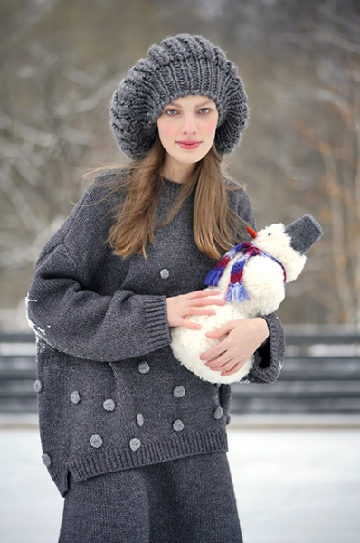 Для выхода в свет и домашнего уюта: смотрим новые праздничные лукбуки Ulyana Sergeenko, Vika Gazinskaya и других брендов