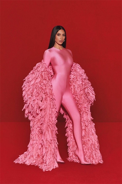 Ким Кардашьян признали иконой моды — вот 10 образов, которые доказывают, что это справедливо